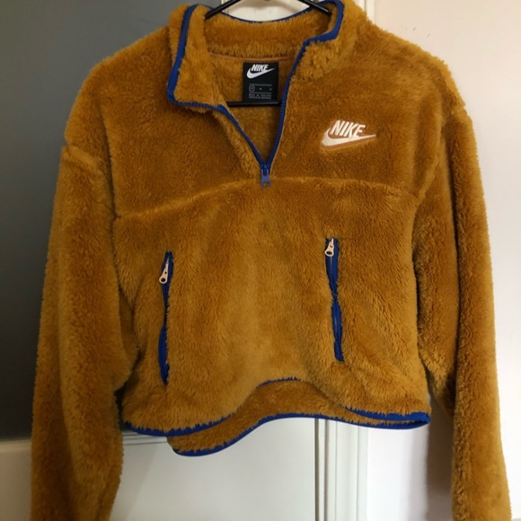 nike sherpa fleece crop top